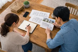 住宅展示場に行く前に自宅でメモを整理する様子（積水ハウス検討前の準備） 制作プロンプト