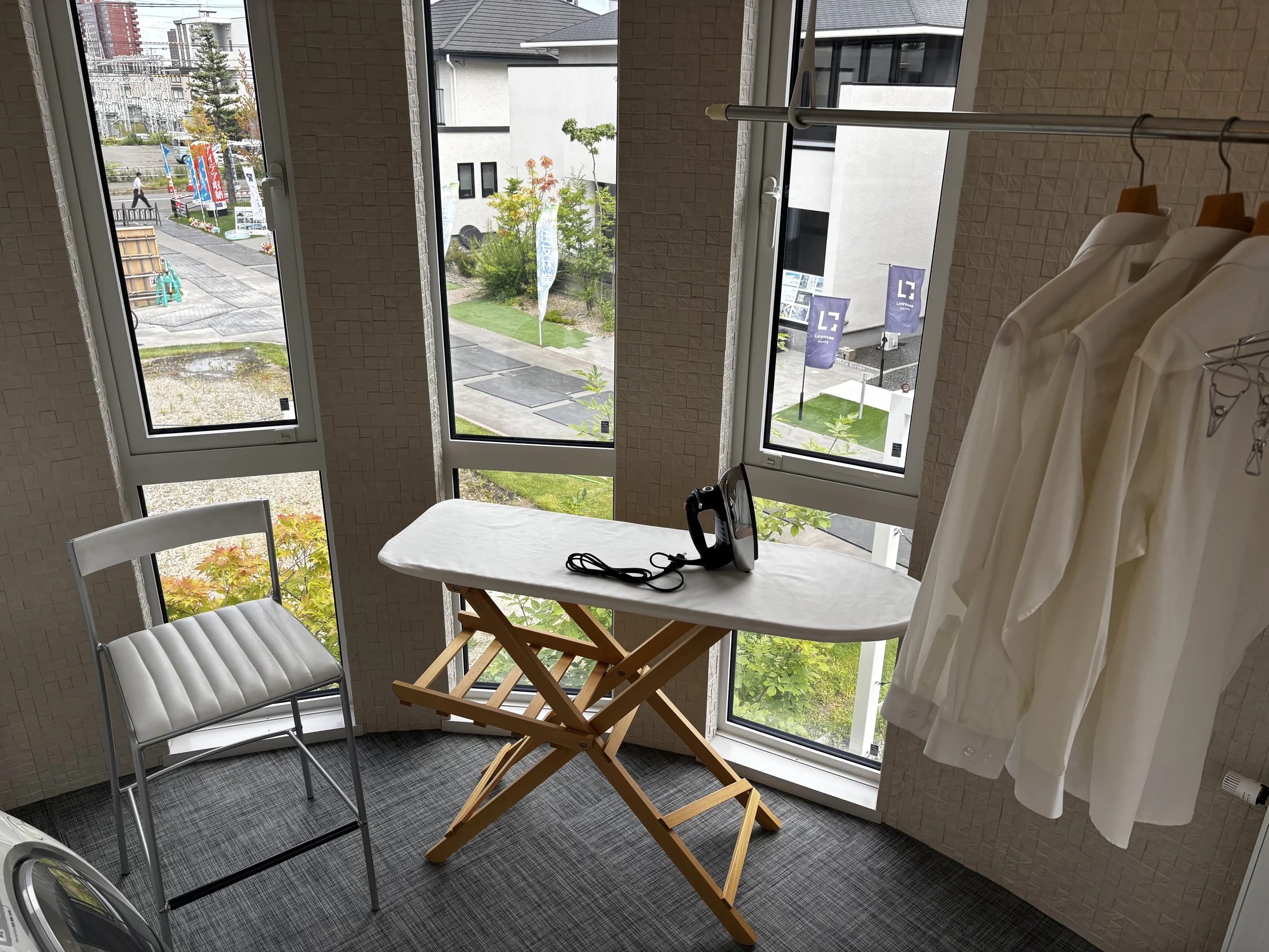 積水ハウスモデルルームの室内干し空間を確認する実写